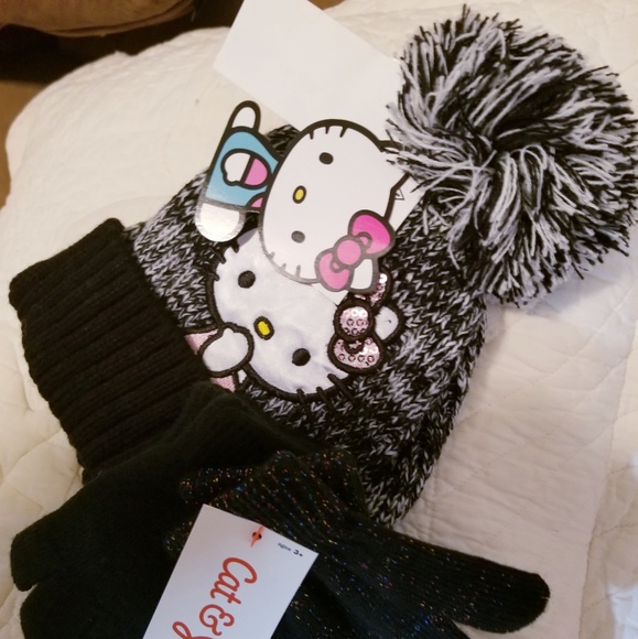 hello kitty hat and gloves